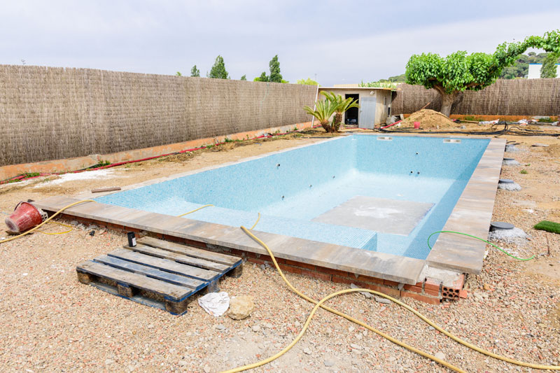 piscine en cours de construction